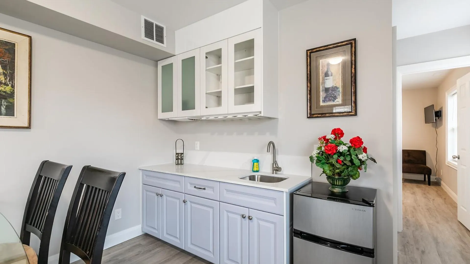 Beautiful Renovated Home 3 Mins Drive To Fall Niagara Falls 0*,
