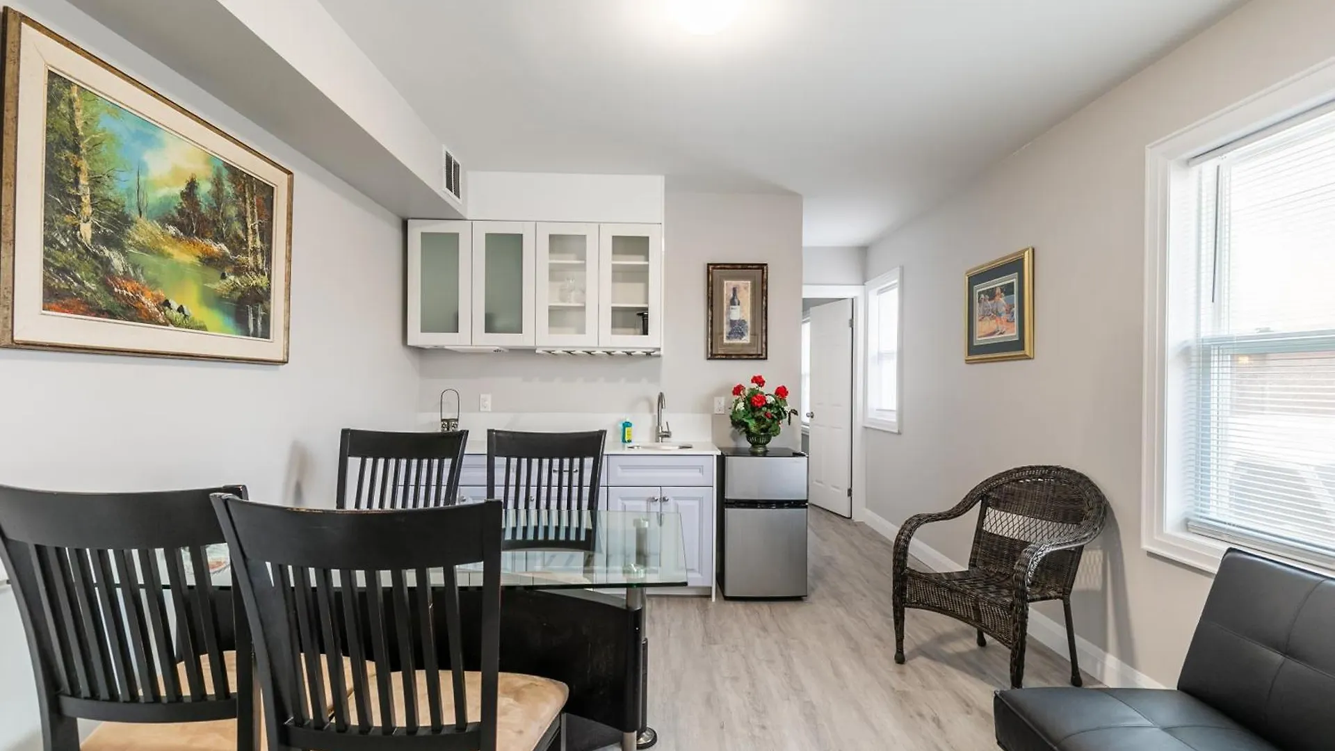 Beautiful Renovated Home 3 Mins Drive To Fall Niagara Falls