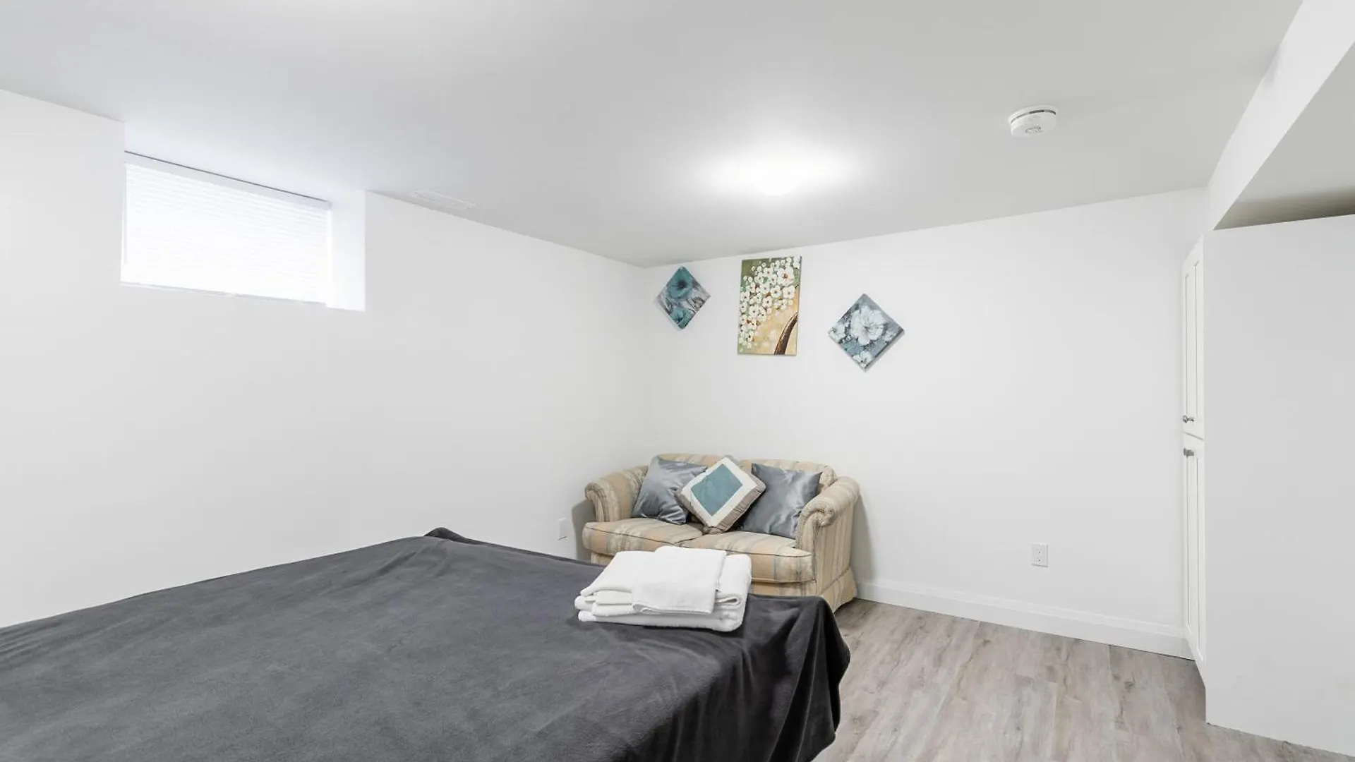 Beautiful Renovated Home 3 Mins Drive To Fall Niagara Falls 0*,  Canada