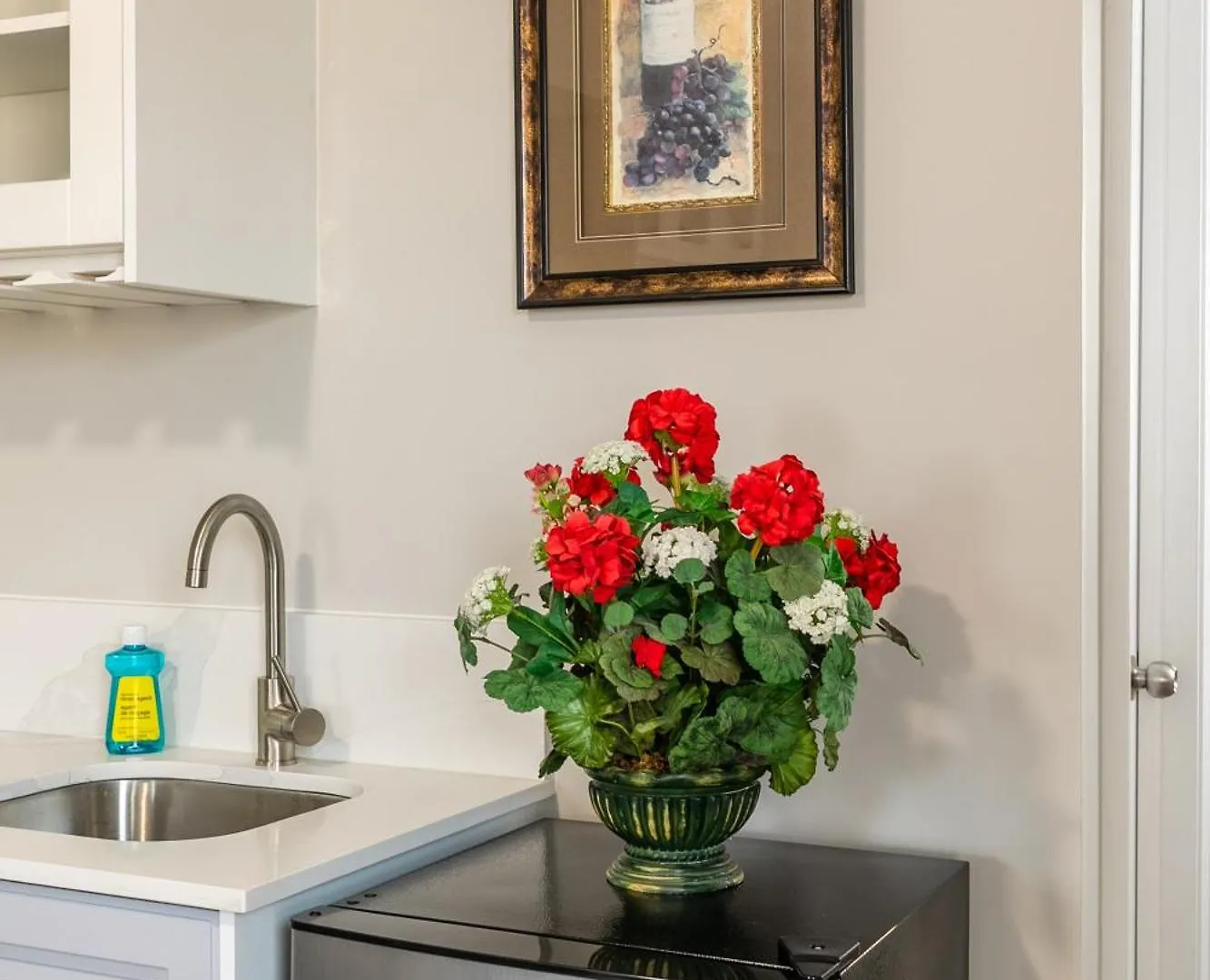 Beautiful Renovated Home 3 Mins Drive To Fall Niagara Falls Villa
