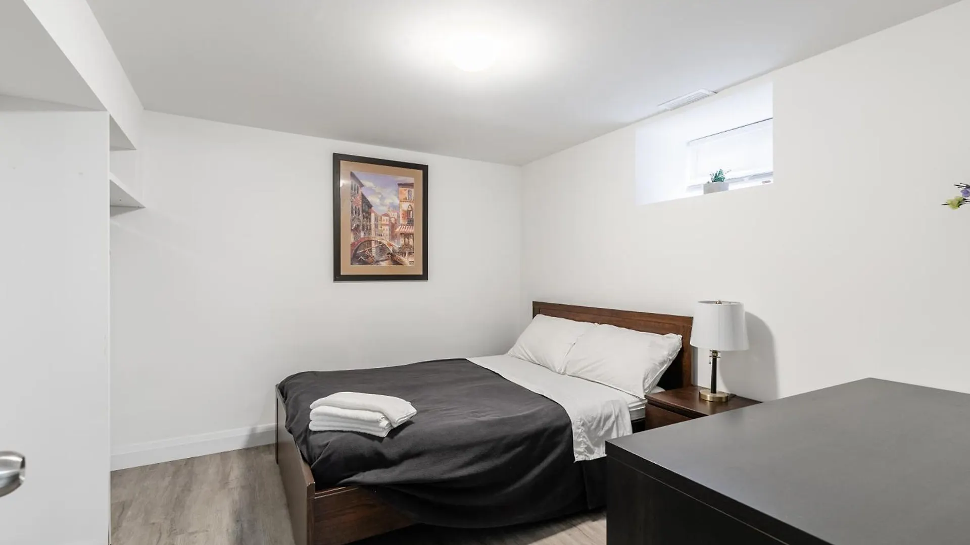 Beautiful Renovated Home 3 Mins Drive To Fall Niagara Falls