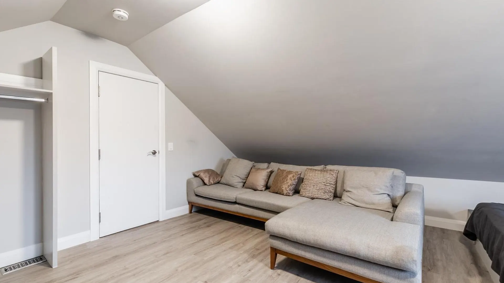Beautiful Renovated Home 3 Mins Drive To Fall Niagara Falls Villa